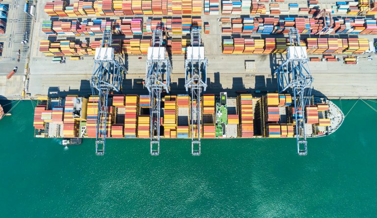 Containerhafen und Welthandel — Symbol für Japans Sōgō Shōsha Handelshäuser